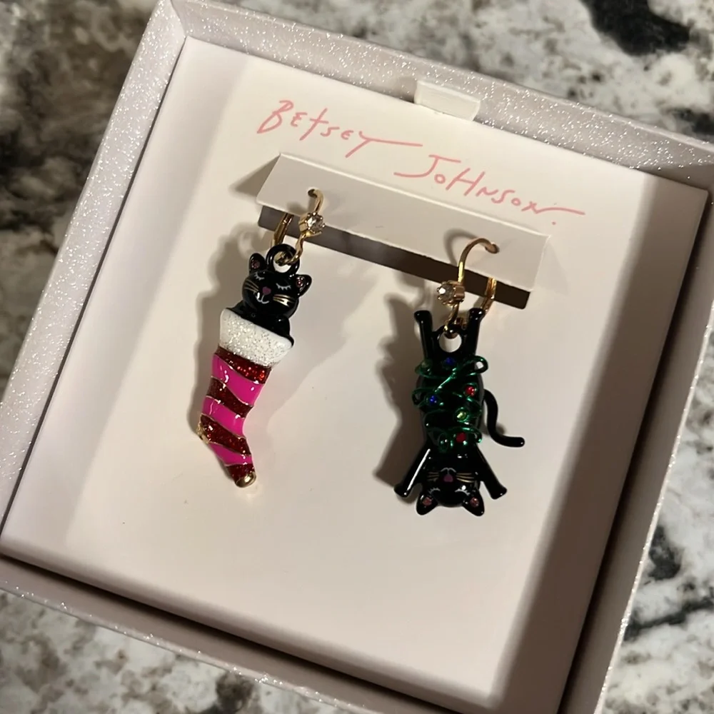 Betsey Johnson Christmas Cats Mismatch Earrings - Picture 3 of 7